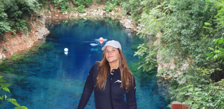 Atriz Cristiana Oliveira revela superação de medo ao flutuar na Lagoa Misteriosa